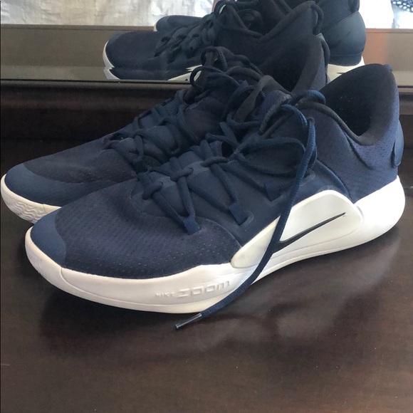 white nike hyperdunk basketball shoes